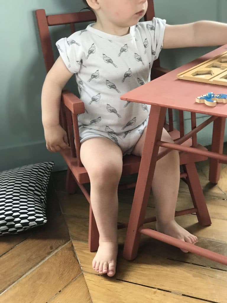Transformation d'une chaise haute Combelle en petite chaise et table en bois pour bébé